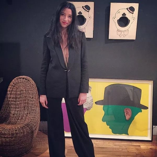 同样是印花,lily kwong会更爱混搭一些.