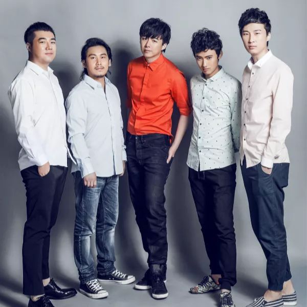 驴肉馆里直播唱歌半个月吸粉2000万,摩登兄弟下一步要上《歌手》?