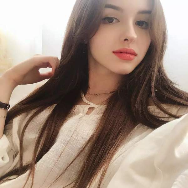 乌兹别克网红小姐姐海量福利美照烈焰红唇美到窒息