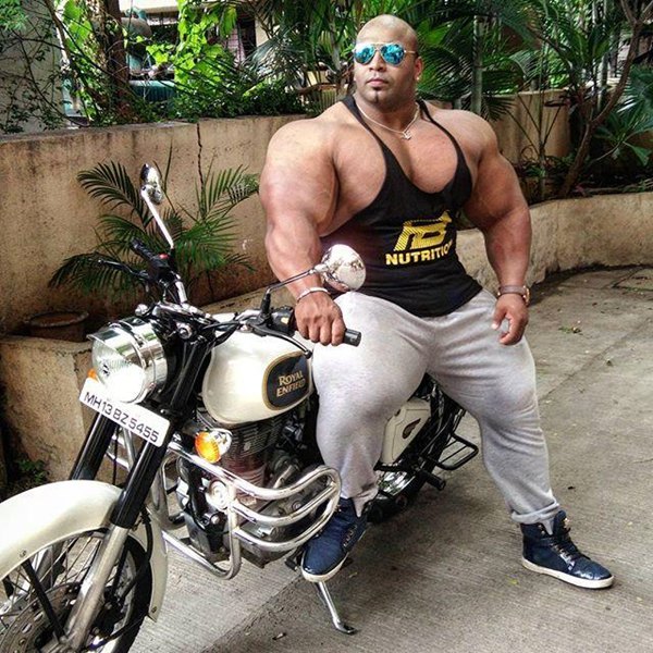 男子疯狂健身,被誉为印度肌肉浩克