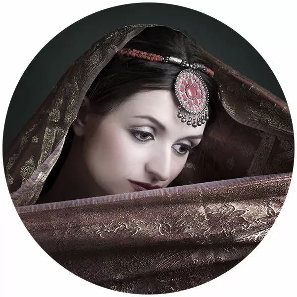 在古代波斯,眉毛是一位美女最精华的部位之一.