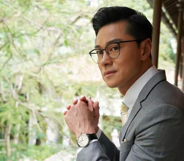 44岁tvb小生为拍戏累到流血暴瘦 更因妻子一句话戒掉18年烟瘾