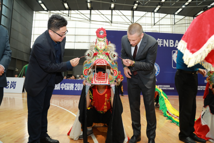 舉辦啟動儀式 書法家與麒麟舞助陣現場|nba|體育之窗|舒德偉_新浪新聞