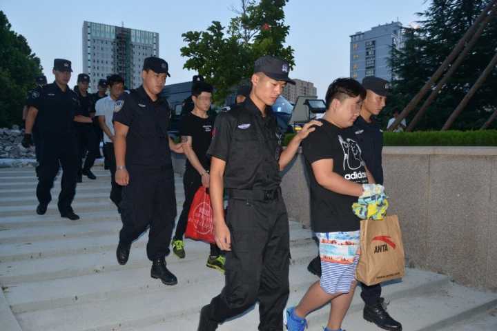 团伙利用手机app开设赌场,警方冻结涉案金额900余万|嫌疑人|寒亭|赌场