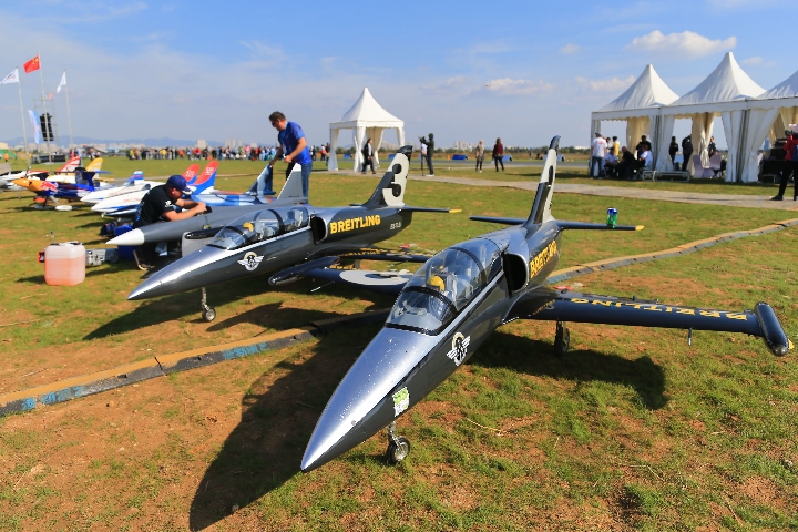 高水平涡喷航模飞机比赛在山东荣成开幕