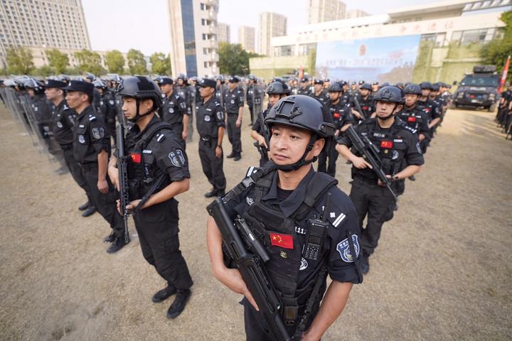 杭州特警举行"反恐处突"实战演练 神秘武器首亮相