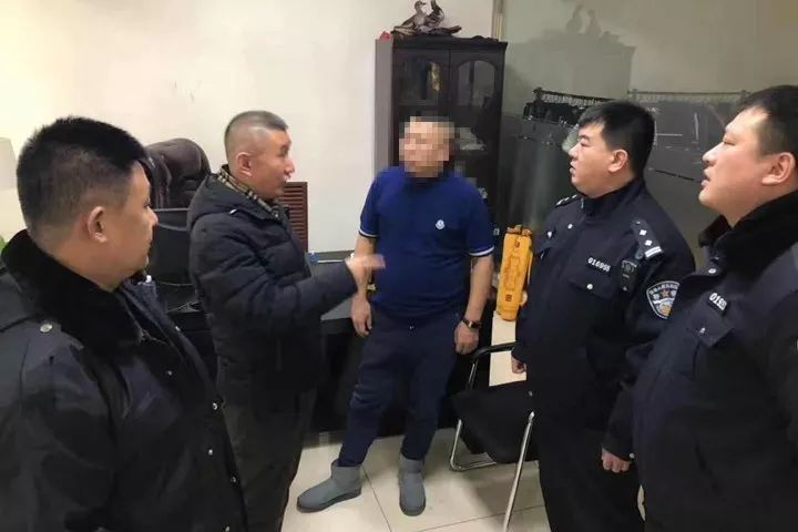 表演时将这东西放进自己裤裆!演员被哈市警方带走.