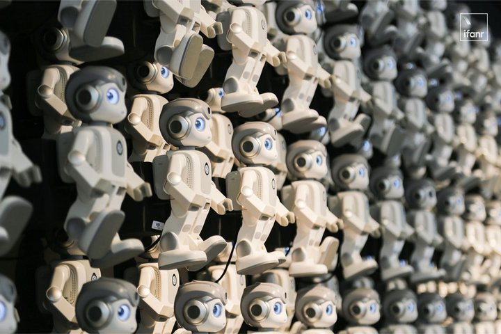 400个机器人组成的科技装置落地广州人工智能时代的奇观