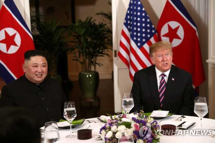 金正恩与特朗普共进晚餐。（图片：韩联社）