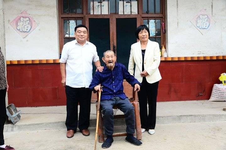 茌平:105岁老人李秀芝说政府一年给4800元老年金