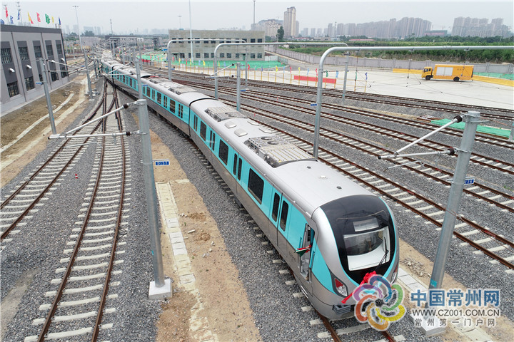 常州地铁2号线首列电客车亮相预计明年下半年建成通车