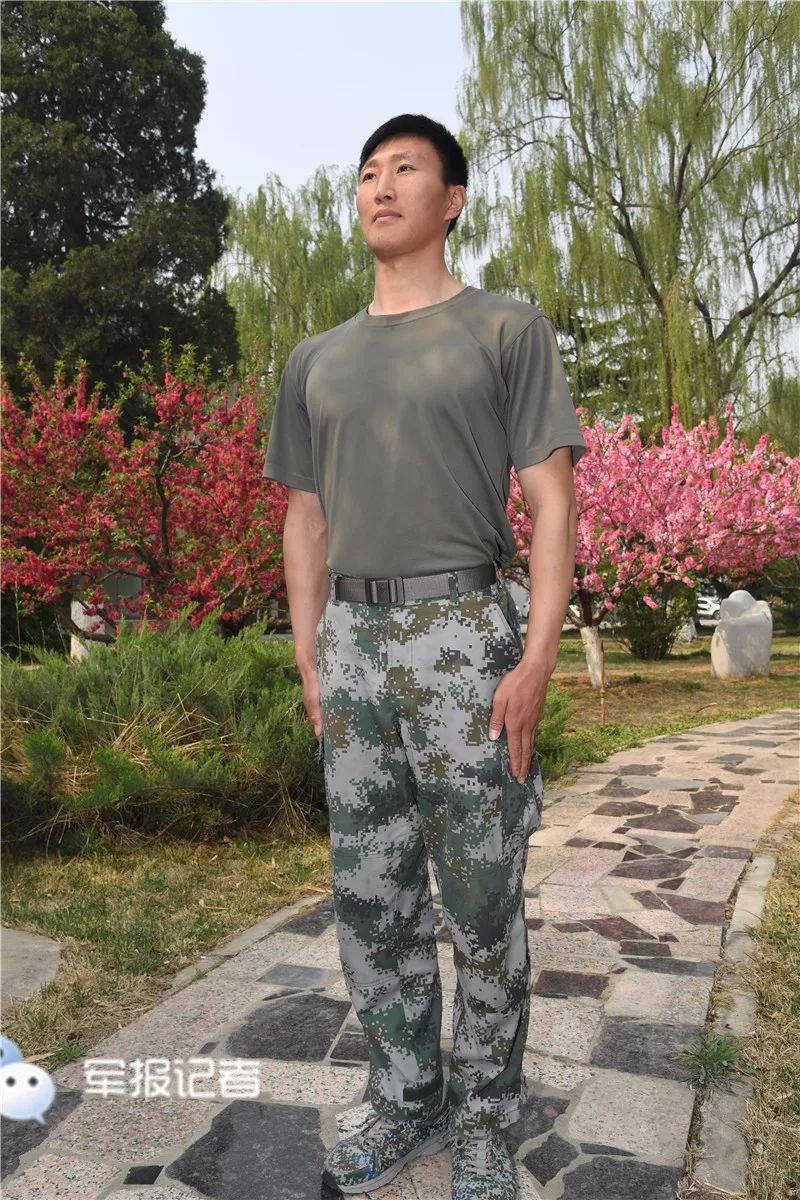 我军新式体能训练服,布鞋穿上啥感觉?快来听听他们怎么说!