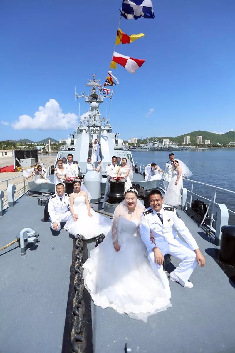 相约527一生我爱妻海军洛阳舰举行集体婚礼