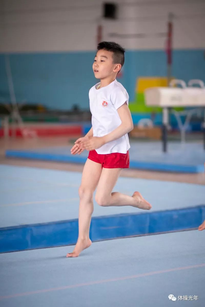 陕西体操队探营——追逐梦想的体操少年