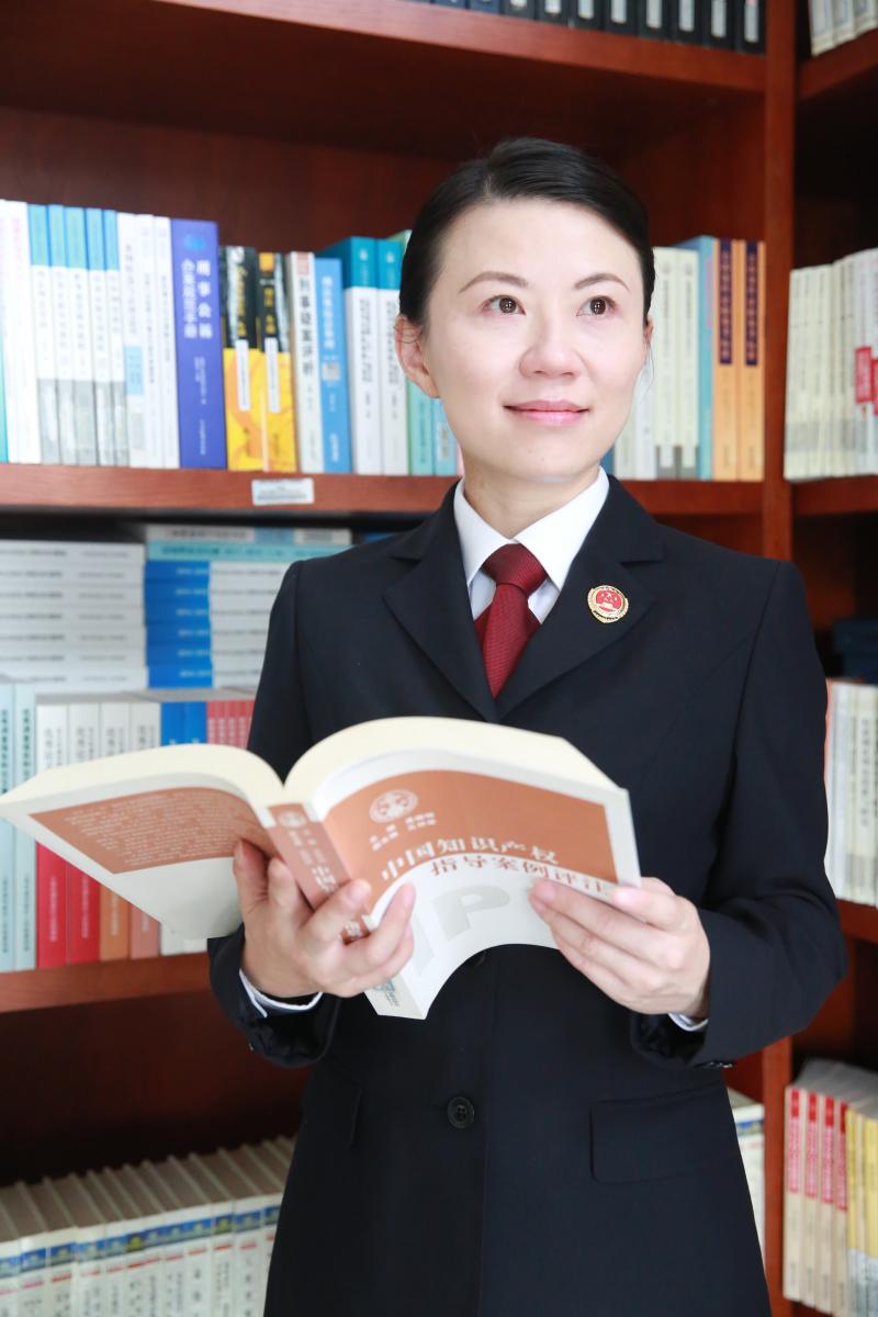 汤晓红,女,汉族,1980年11月出生,奉贤巴士公共交通有限公司票务员.