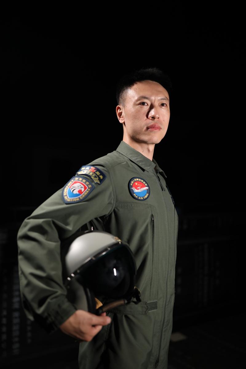 中国男飞行员照片图片