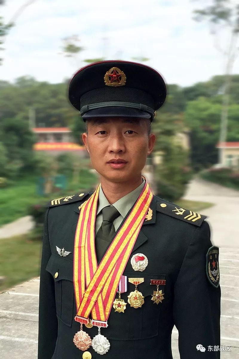 美女总裁的全能兵王萧晨