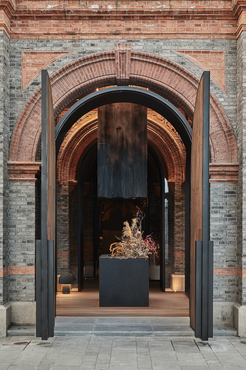 上海石库门弄堂里的300㎡鸡尾酒餐吧