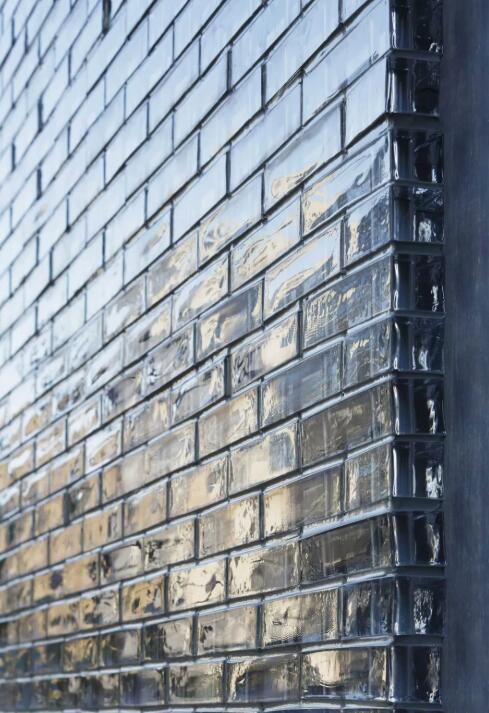 为什么香奈儿,爱马仕争相用玻璃砖建宫殿,但普通人却避之不及?