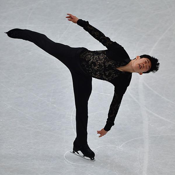 华裔少年夺美国花滑男单9年来首冠,他要感谢自己的中国家庭|花样滑冰