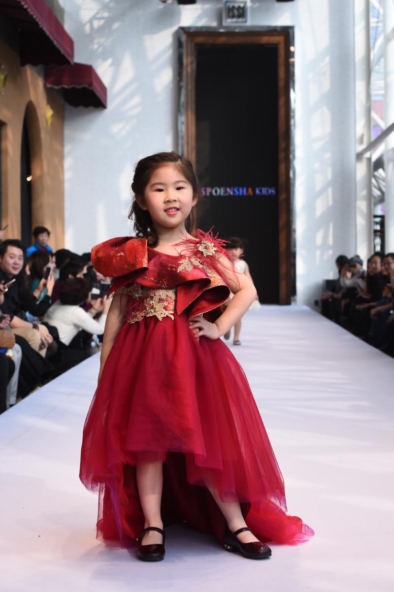 沪上人气亲子公益萌咖秀来了小萌娃t台走秀气场全开