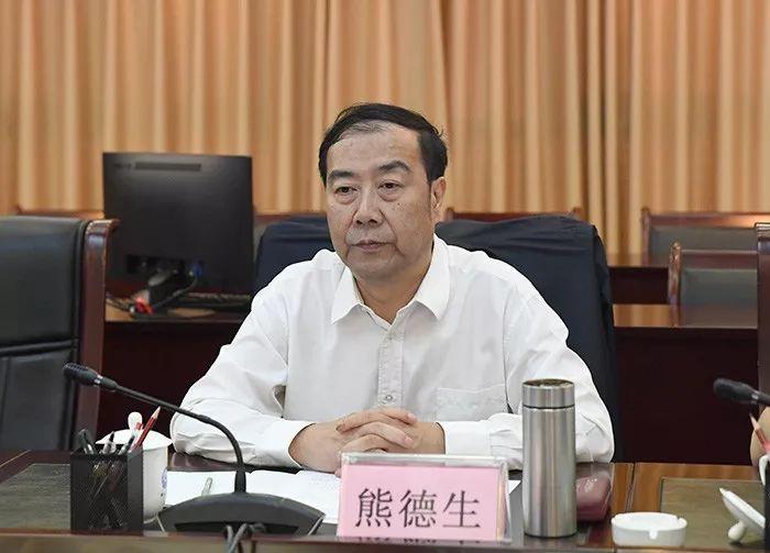 熊德生同志还详细了解了各相关职能部门工作情况,他强调,要认真剖析