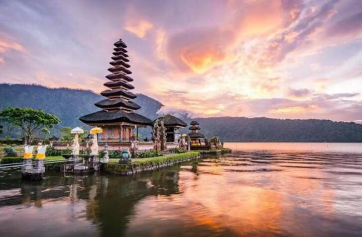 巴厘岛频传游客冒犯庙宇事件 官员称游客素质
