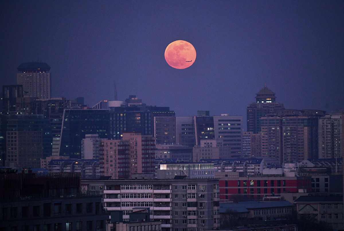 中国科学院紫金山天文台20发布天幕预告:2019年,"超级月亮"将连续三次