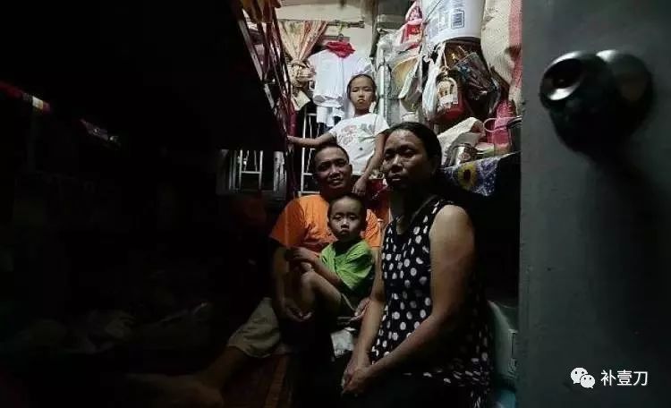當香港面臨回歸以來最嚴峻局面時 李嘉誠去哪了?