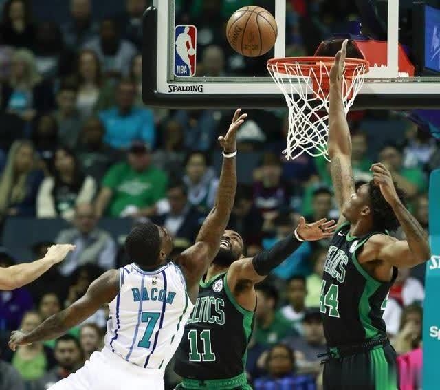 又伤一中锋!凯尔特人伤病潮来袭,季后赛怎么办