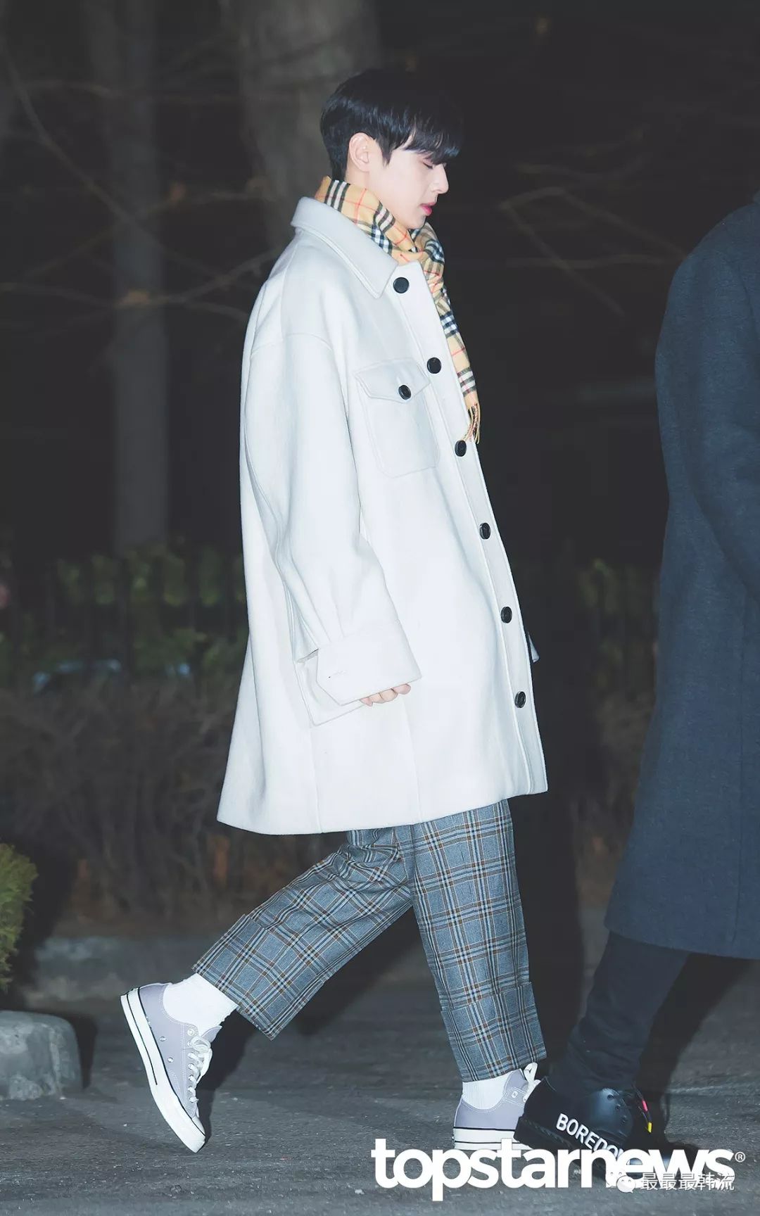 韩流照妖镜金钟熊本熊试映会是有什么大衣魔咒吗