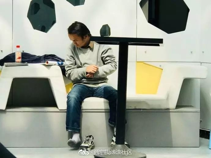 辣眼睛!西宁一姑舅居然在省图书馆干出这样的事儿!