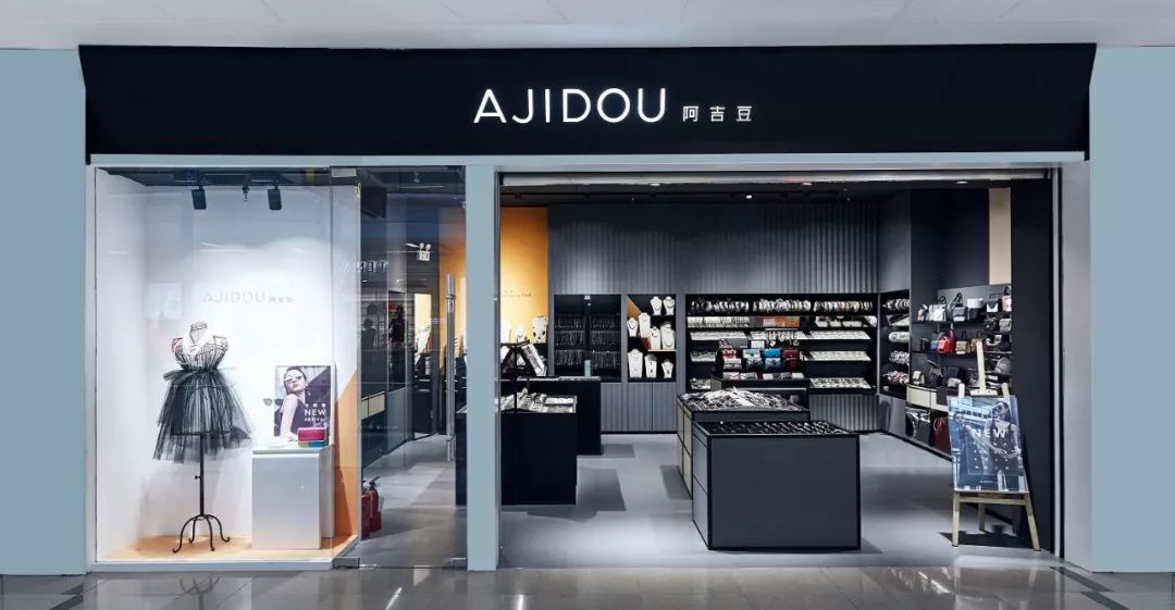 携手米奇"霸屏"上海时装周 潮流配饰阿吉豆迎来全面升级