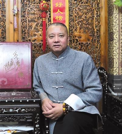 "二月二" 客人凌晨四点等候理发|王府井|刘清池|理发_新浪新闻