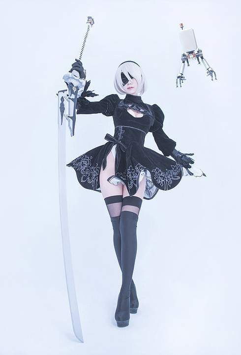 台湾萌妹cos《尼尔:机械纪元》2b 黑丝美腿,火辣诱人