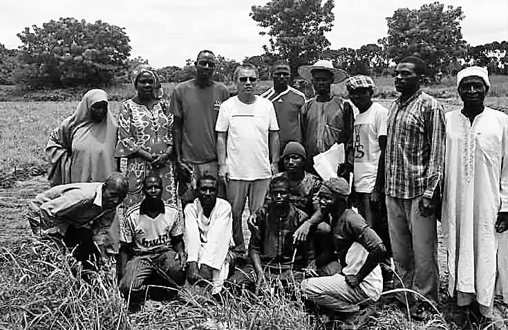 老照片 新故事 ---他们的青春岁月章彦俊 带着 张