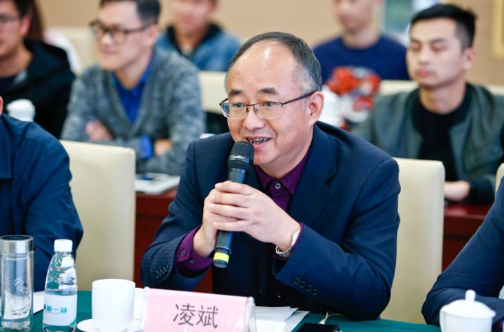 而本土首席地产"微信大号""张弦哥"的作者张弦也表达了自己的看法:"