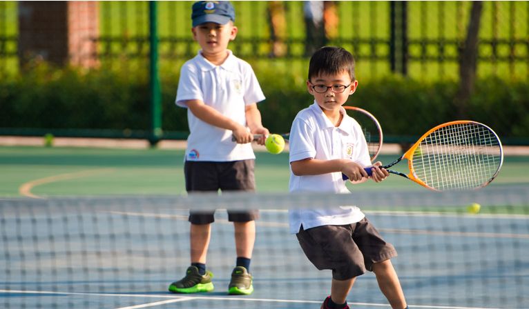 除了文化课程外,学校还开设了 网球,射击,3d打印