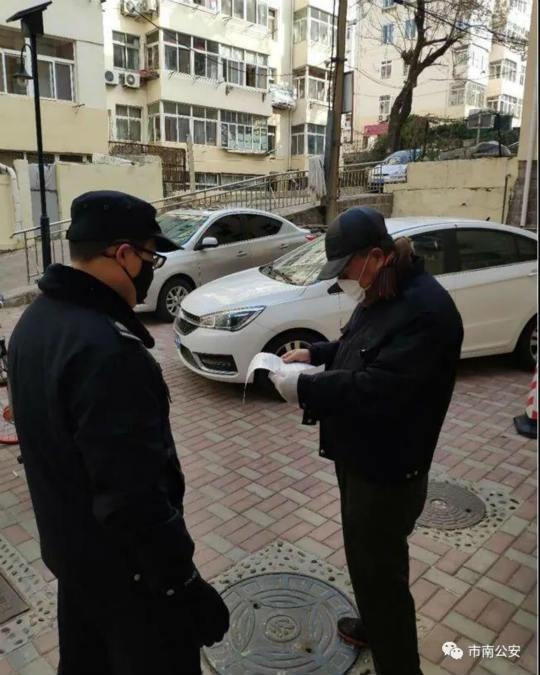 青岛市南90后辅警鲁显鹏:战疫情“钉”在社区,用行动守护辖区安全