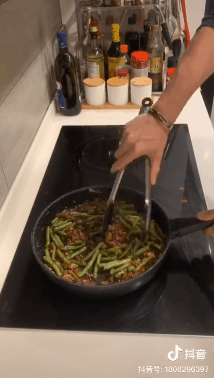 抖音上这位老师教你美味,快速的烹饪手法 做饭烧菜从此小菜一碟!