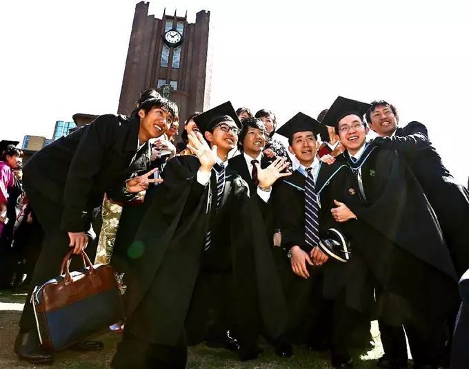 京都大学的毕业典礼又上热搜了:"这回忆虽然丢脸却足够珍藏一辈子"