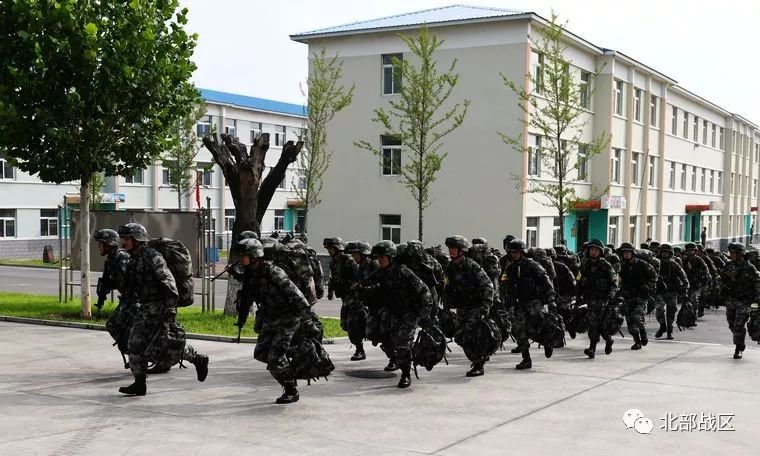 走进超燃练兵场!"暴风雨部队"官兵这样向"八一"献礼