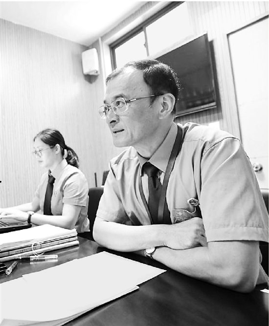 陈海鹰检察长在提审.