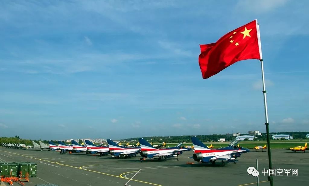 大片来袭铁粉自费出国记录空军八一飞行表演队蓝天舞姿