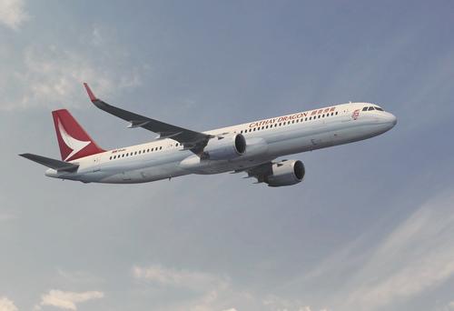 港龙航空一载317人飞机引擎冒烟 紧急降落高雄机场 港龙航空一载317人飞机引擎冒烟 紧急降落高雄机场