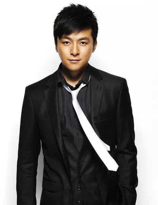 当年,媒体还把胡歌,张峻宁,林雨申,朱雨辰并称为内地"四大小生".