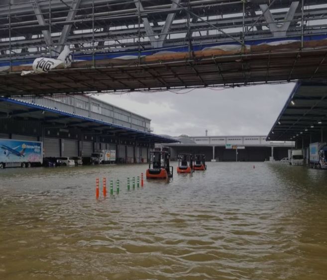 风席卷日本,700名中国游客滞留大阪关西机场,