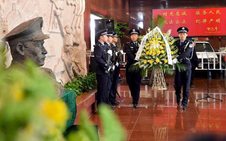 上海全体消防指战员哀悼木里森林牺牲烈士,公