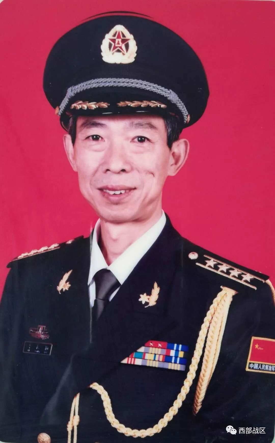 作者简介李松柏,原成都军区战旗报社副社长兼副总编辑,大校军衔,1949