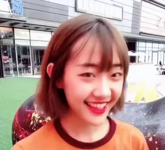 抖音一姐又换人?加她好友要3万,唱歌难听像